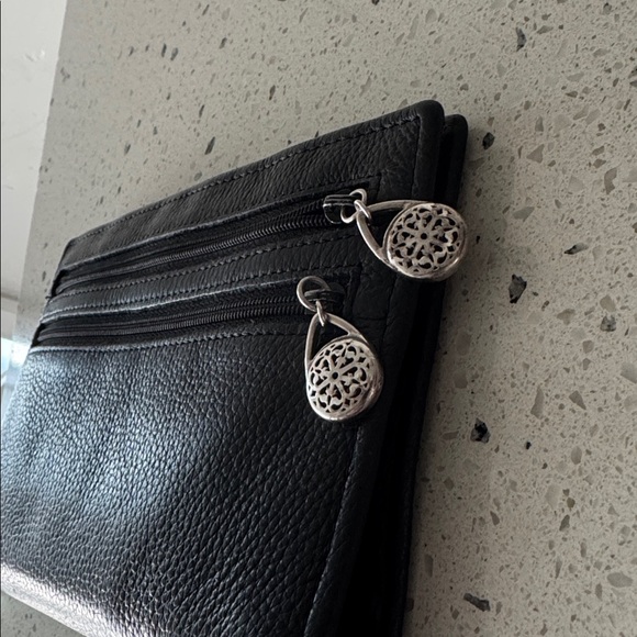 Brighton Ferrara Folio Wide Black Leather Wallet Embossed Pattern Travel Casual - Picture 12 of 12